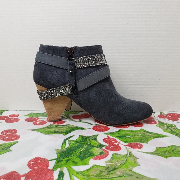 Matt Berson Gray Suede Booties Size 7 - Picture 5 of 9